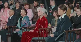 77歲梅耶馬斯克穿粉色連衣裙現身無錫，晚上穿紅禮服，觀看煙花