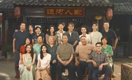 當「關系戶」混進年代劇，頂著中年臉演高中生，胡軍再強也沒用