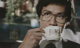 一個不紅的老戲骨，演了137部戲叫不出名字，如今74歲搭地鐵下班