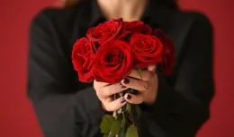 鏡中真相VS資本推手：劉亦菲的「真實美」戰爭