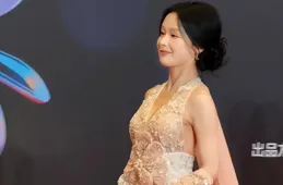 余茵紅毯造型翻車，濾鏡破碎演技封神？短劇女王逆襲之路