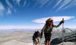 外出登山被困，消防星夜營救……