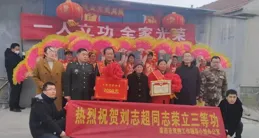 黑林鋪街道康宏社群送喜報 擁軍優屬暖人心