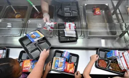 太好了！加州新立法：禁止學校給孩子吃「超加工食品」！全美首創！