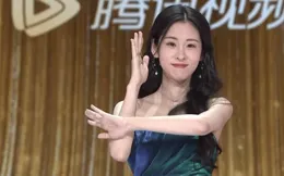 劉亦菲出席【2025電視劇品質盛典】，雍容華貴，璀璨奪目