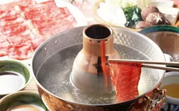 如何快速去除衣服上的火鍋味？