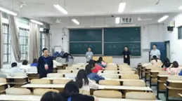 變形計李勒優人生大考，大連媽媽穿旗袍場外等待，如今怎麽樣了？