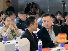 汪小菲穩穩當當走自己的路，峰會上發言又頒獎，不再回應大S事