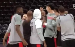 火箭官方回應球迷要求，曬出火箭全隊大橫幅，用時五年重建成功