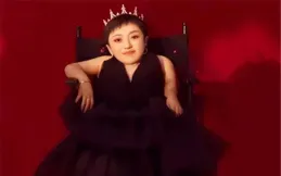 身價千萬女總裁李喜梅：身高80厘米，連嫁兩任帥小夥，還冒死生娃