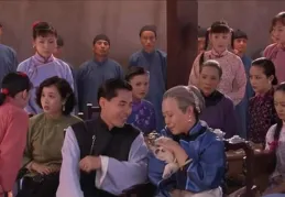 29歲男演員退圈回老家趕集擺攤，撕開了內娛的遮羞布