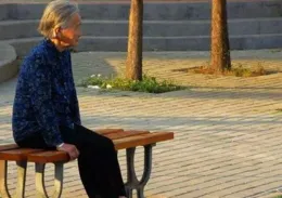 67歲的阿姨，以她獨有的方式，詮釋了何為優雅與時尚的完美結合