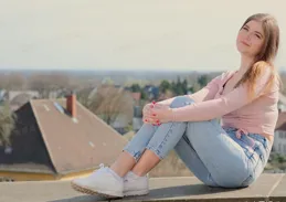 小白鞋的褲子搭配指南，輕松穿出時尚感