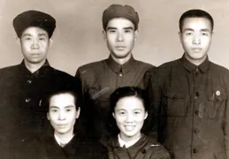 長征結束後，周恩來才向毛主席坦白一事，毛怒答：我當面問賀子珍