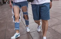 不同牛仔褲應該搭配怎樣的鞋子？時尚搭配大揭秘