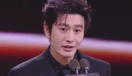 34歲肖戰與47歲黃曉明同框，誰更自律，狀態差距一目了然