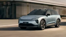 回應換電站被賣傳聞：蔚來李斌的「至暗時刻」