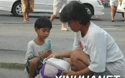 8個月大的兒子，網上又冒出一對「爹媽」？