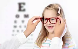 螢幕時代，如何為孩子構築視力防護墻