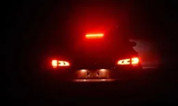 開車時，為啥有的人一減速就開雙閃？