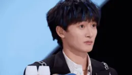 謝興陽緊急頂替李明德出演【三人行】，內娛也有綜藝紀實文學了