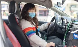 大姐要坐我的車去旅遊，讓我第2天去接她一家，當晚我就開車走了