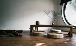 品·藏｜一寸匠心納乾坤，七十一載微縮家具的東方美學