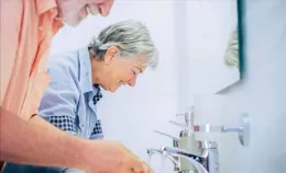 幾天洗一次澡更健康？勸告：中老年人洗澡，還需註意5點，別忽視