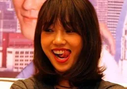 蔣夢婕曬照為祝緒丹慶生，嘟嘴賣萌俏皮可愛，文盲行為引爭議