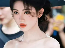 趙露思最新露面引熱議，妝容粗糙眉毛寡淡，臉部填充感明顯