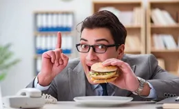 節食、吃代餐、瘋狂運動……這些減肥誤區很危險