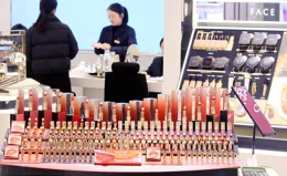 全球媒體聚焦丨為美國帶來貿易順差的美妝個護產品，正受到關稅的負面影響