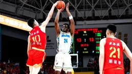 又是閆軍！CBA總決賽G2搶戲，浙江廣廈多16次罰球，主場哨