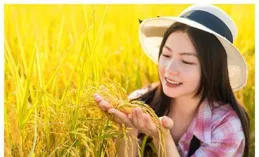 95後小姑娘：僅1公尺58，開9公尺6半掛，攢錢買豪車，證明女司機實力