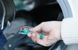 洗衣液不要直接倒進洗衣機裏面，很多人都做錯了，難怪洗不幹凈