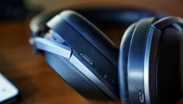 索尼新機殺瘋了！3.5mm耳機孔+蔡司三攝，這配置安卓圈要地震！