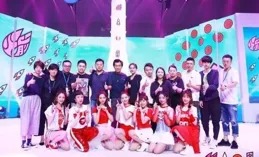 韓女團中國成員機場遇襲！路人故意沖撞後逃離，網友怒斥保鏢失職