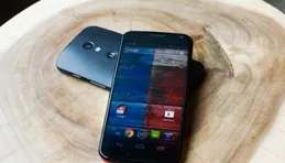 聯想moto釋出AI手機矩陣：色彩革命與智慧體驗重構折疊屏市場格局