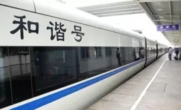 如何看待火車上那些自己提不動還非要帶很多行李的年輕女性？