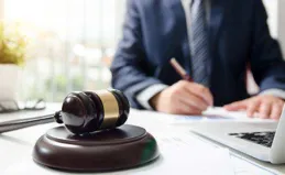 兩家公司混同用工，經濟補償由誰承擔？法院：兩公司承擔連帶賠償責任，共同支付經濟補償金