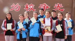 【理想之城】：很多關系的結束不是草率的決定而是多次委屈積累而來的爆發，紅玫丈夫因為她買了小1000的衣服而責備她，她終於選擇離婚