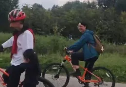 快五十歲的人想騎摩托車去旅行，有哪些安全系數高的車型可以推薦？