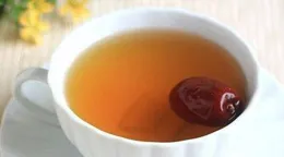 在家自制敏督利茶，配上大棗、枸杞或是玫瑰花，一點都不苦