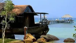 加拿大松島小屋，Bureau Tempo將巖石與松林的肌理融入生活