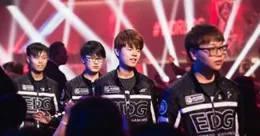 EDG擊敗RNG，劍指騎士之路！