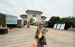 汪明荃69年後回上海開唱！拎水果掃祖父母墓，老派上海話引回憶殺