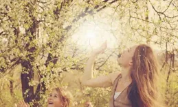 最好的閨蜜，成了最紮心的「隱形攀比者」