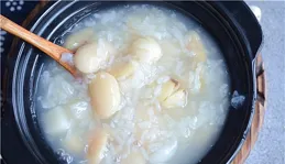 一碗潤養五白粥，健脾祛濕潤肺燥，煥發肌膚，吃出好氣色！