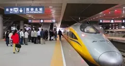 高鐵上有人想和你換座態度惡劣，並砸10萬讓你滾，你該怎麽辦？