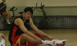 八一名將莫科，妻子去世一夜白頭，再婚娶蝶後贍養前妻父母13年